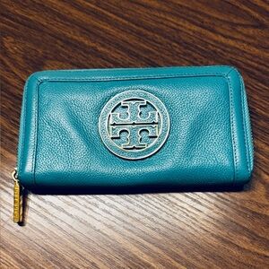 ❤️TORY BURCH - AMANDA Turquoise Pebbled Leather Wallet❤️